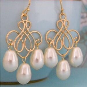 Elegant Gold and Pearl Dangle Earrings